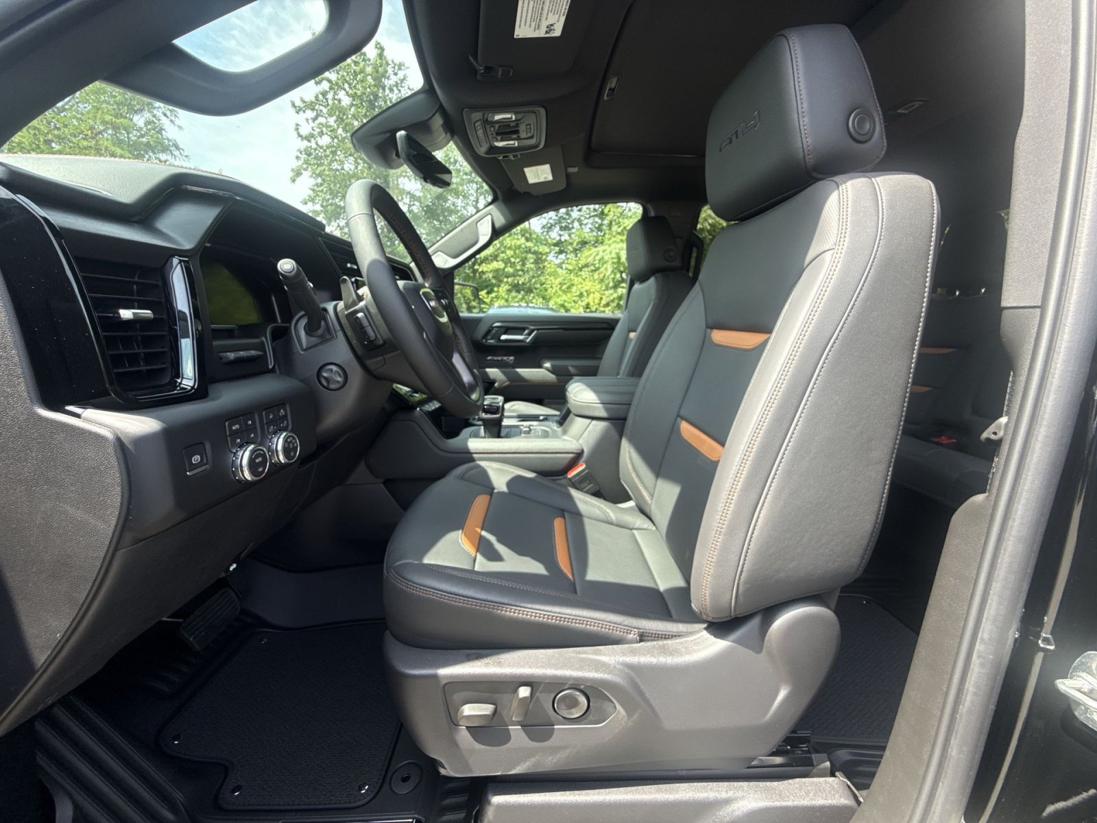New 2026 GMC Sierra 1500 AT4 w/ AT4 Premium Package AWD/4WD image 13