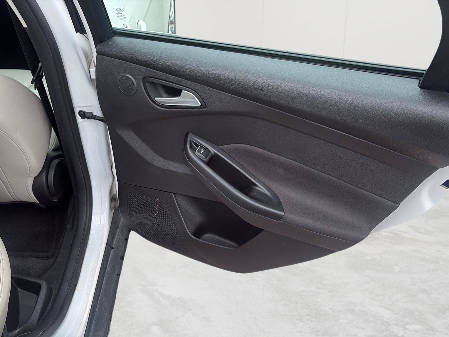 Used 2018 Ford Focus Titanium FWD image 15