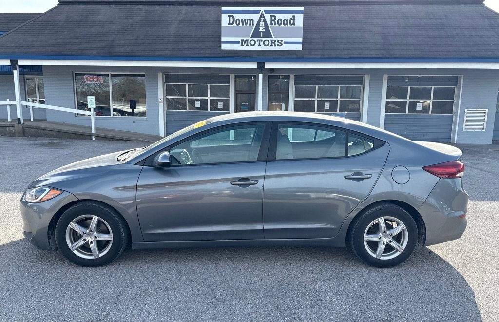 Used 2017 Hyundai Elantra SE FWD image 2