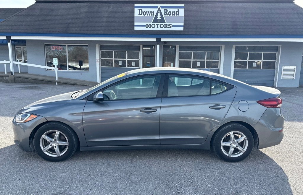Used 2017 Hyundai Elantra SE FWD image 2