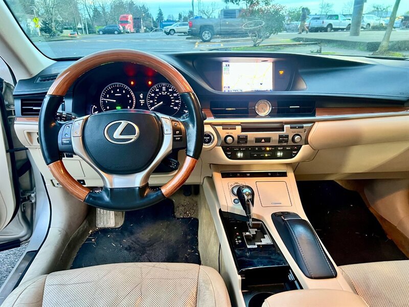 Used 2014 Lexus ES 300h w/ Luxury Package w/Bamboo Trim FWD image 8