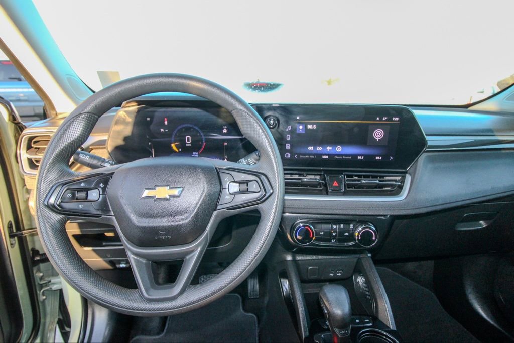 Used 2025 Chevrolet TrailBlazer LT AWD/4WD image 28