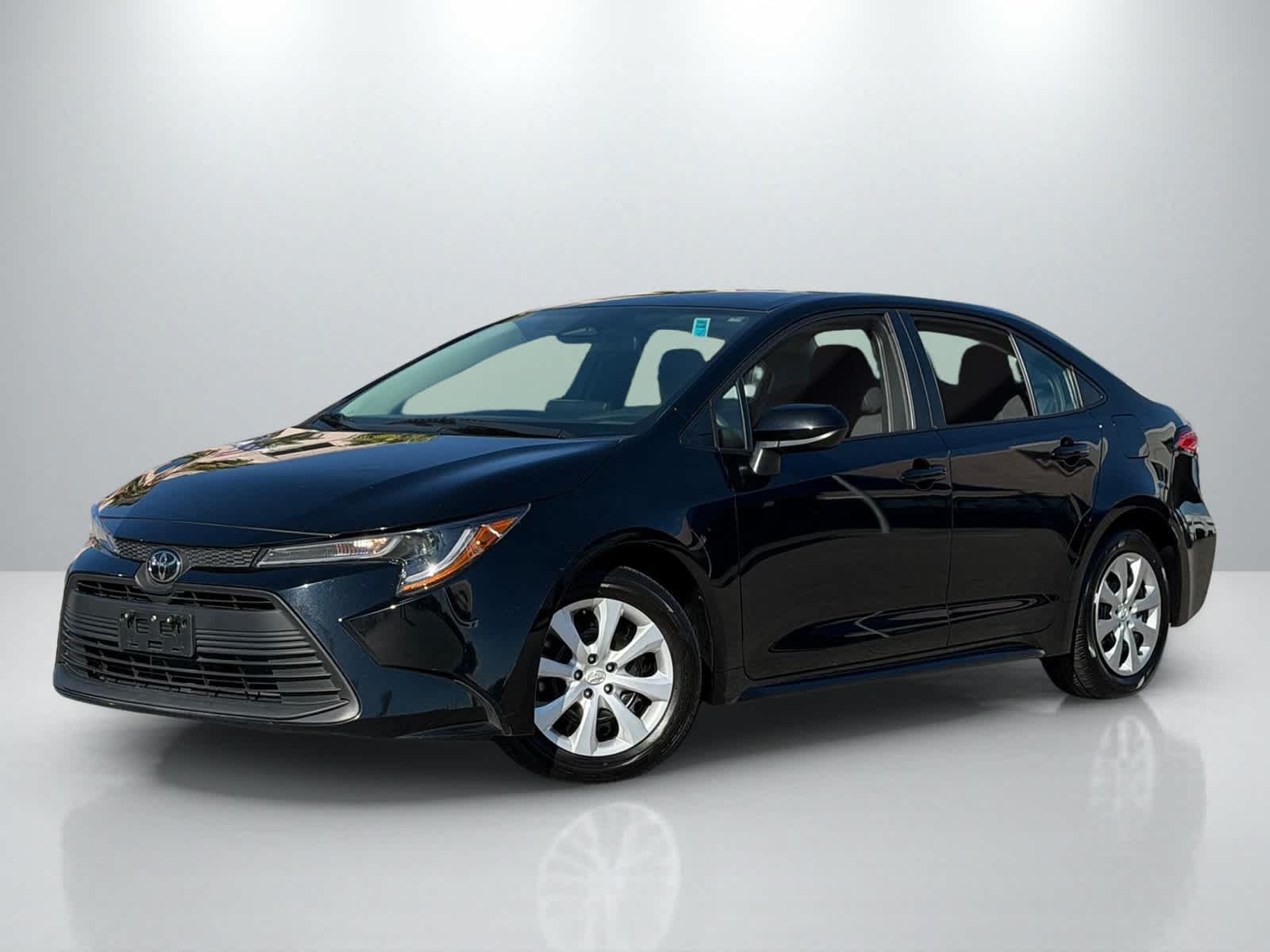 Used 2025 Toyota Corolla LE FWD image 1