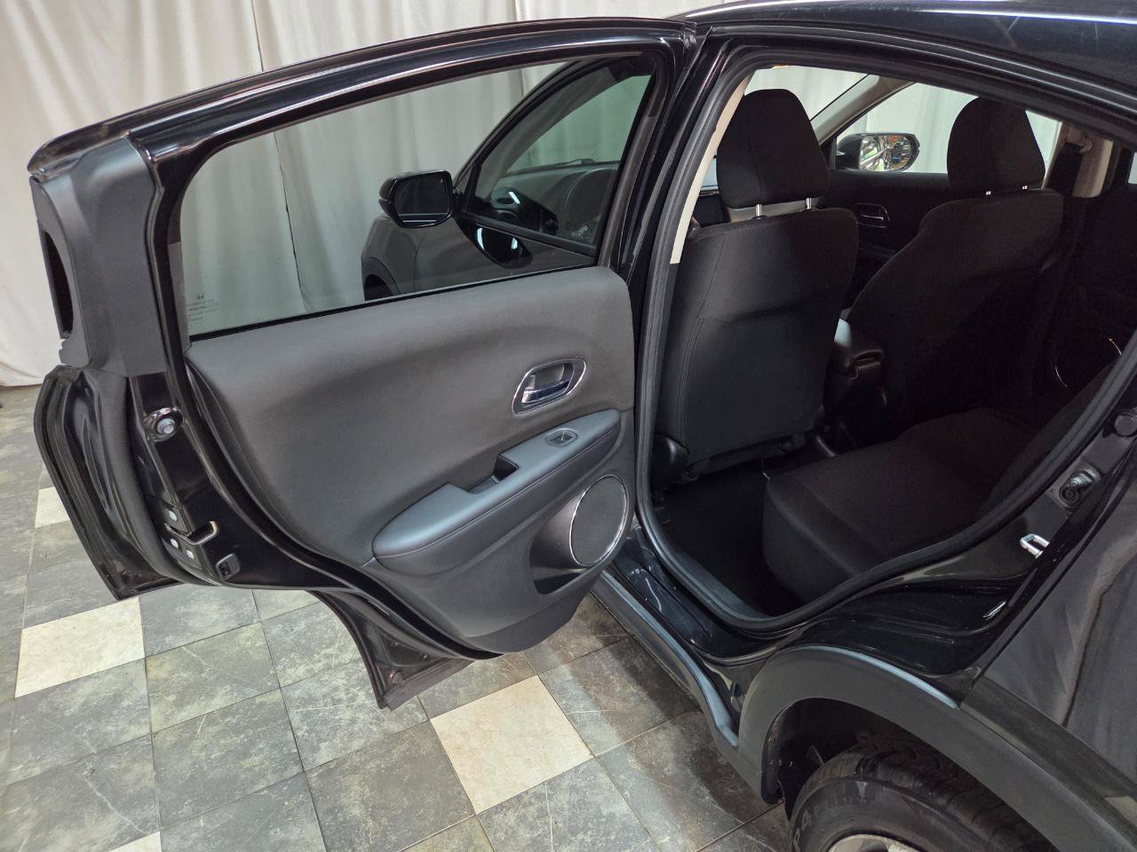 Used 2018 Honda HR-V EX image 11