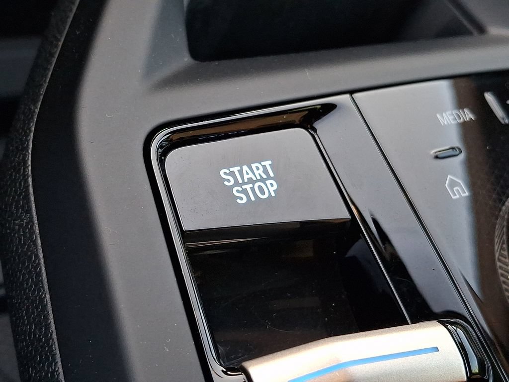 Used 2024 BMW iX xDrive50 w/ Sport Package AWD/4WD image 16