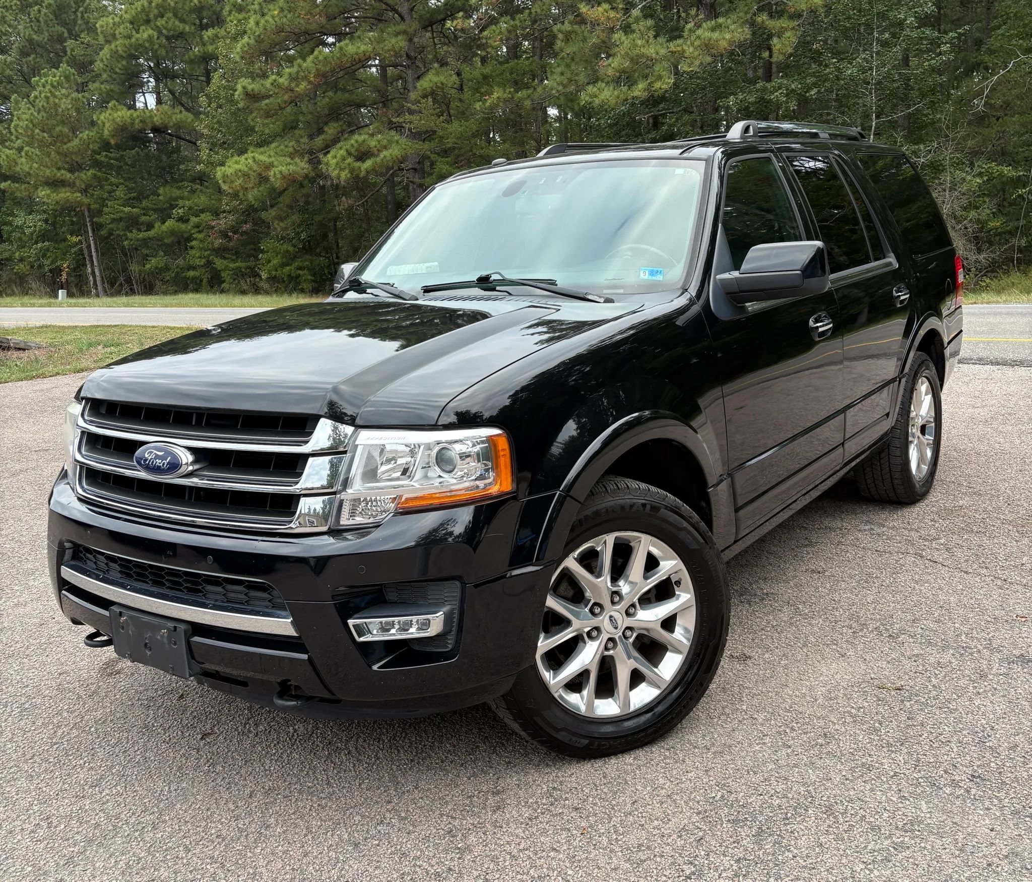 Used 2016 Ford Expedition Limited w/ Equipment Group 301A AWD/4WD image 2