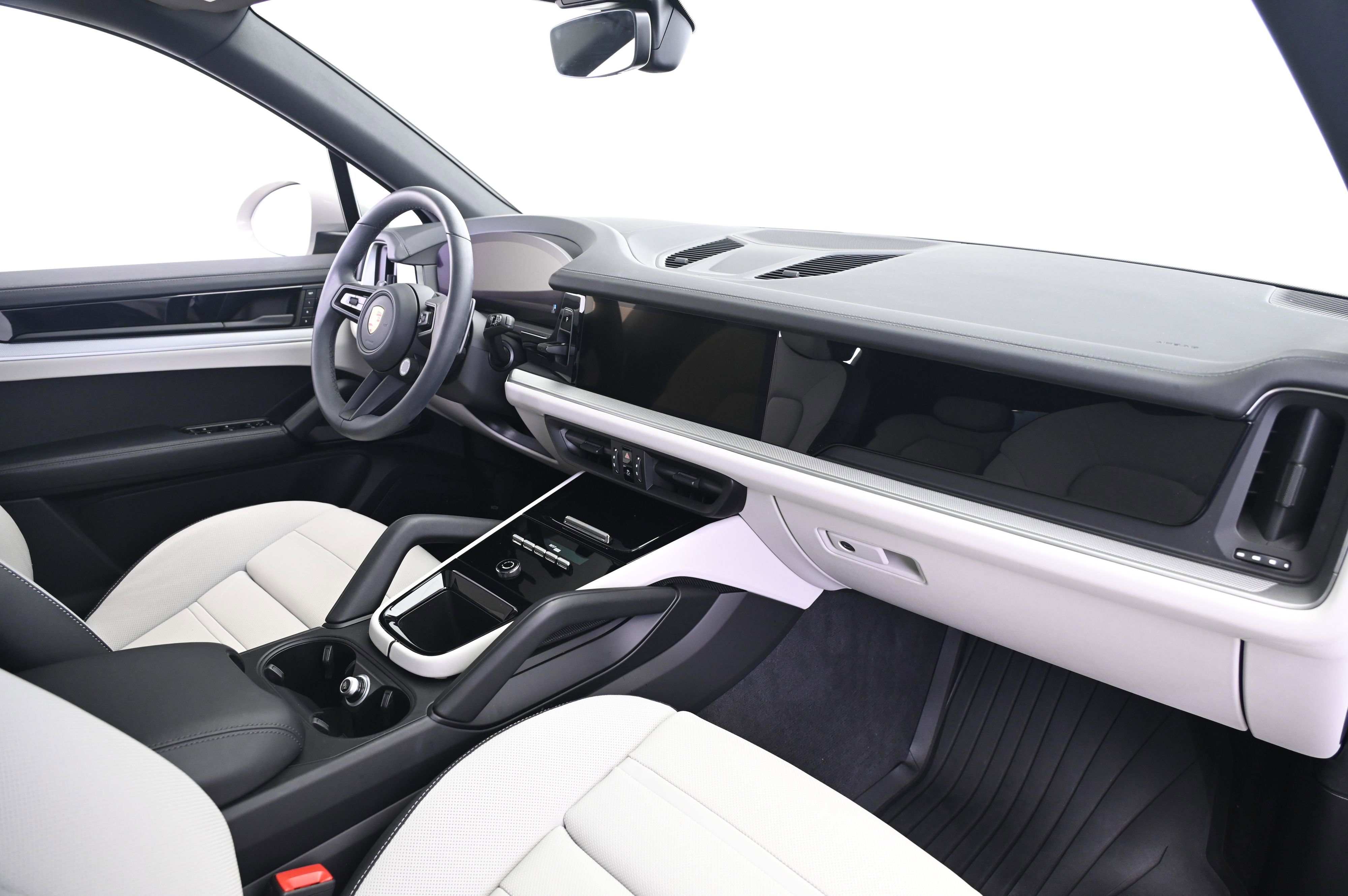 Used 2025 Porsche Cayenne image 22