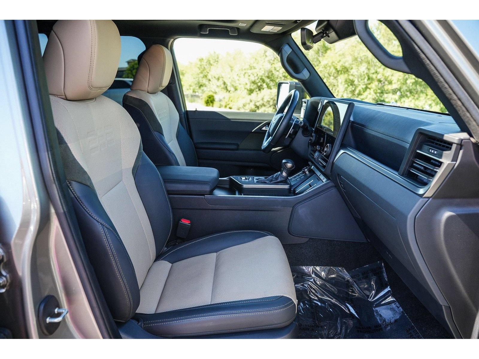 Used 2024 Lexus GX 550 AWD/4WD image 16