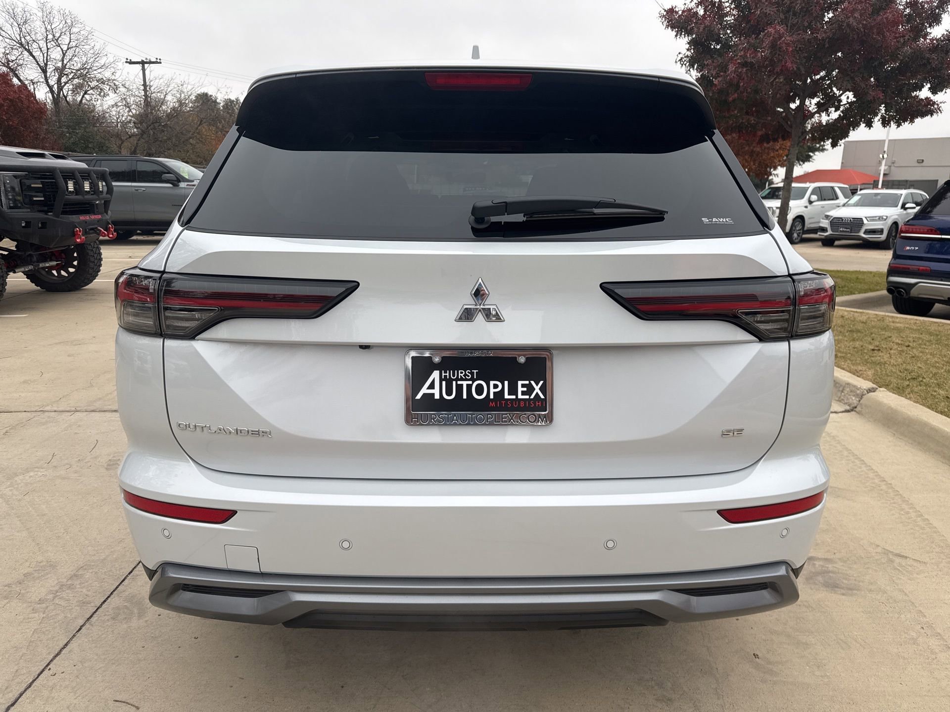 New 2026 Mitsubishi Outlander SE AWD/4WD image 2