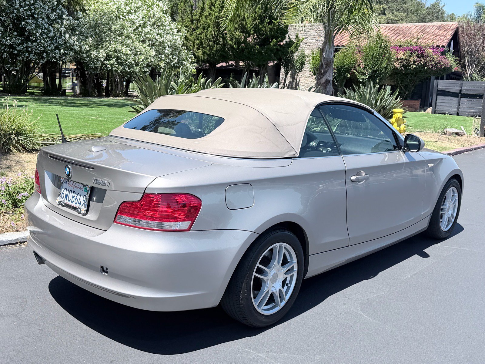 Used 2011 BMW 128i Convertible RWD image 9