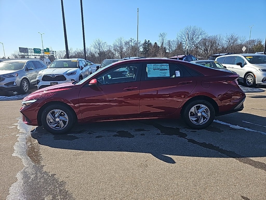 New 2026 Hyundai Elantra SE image 2