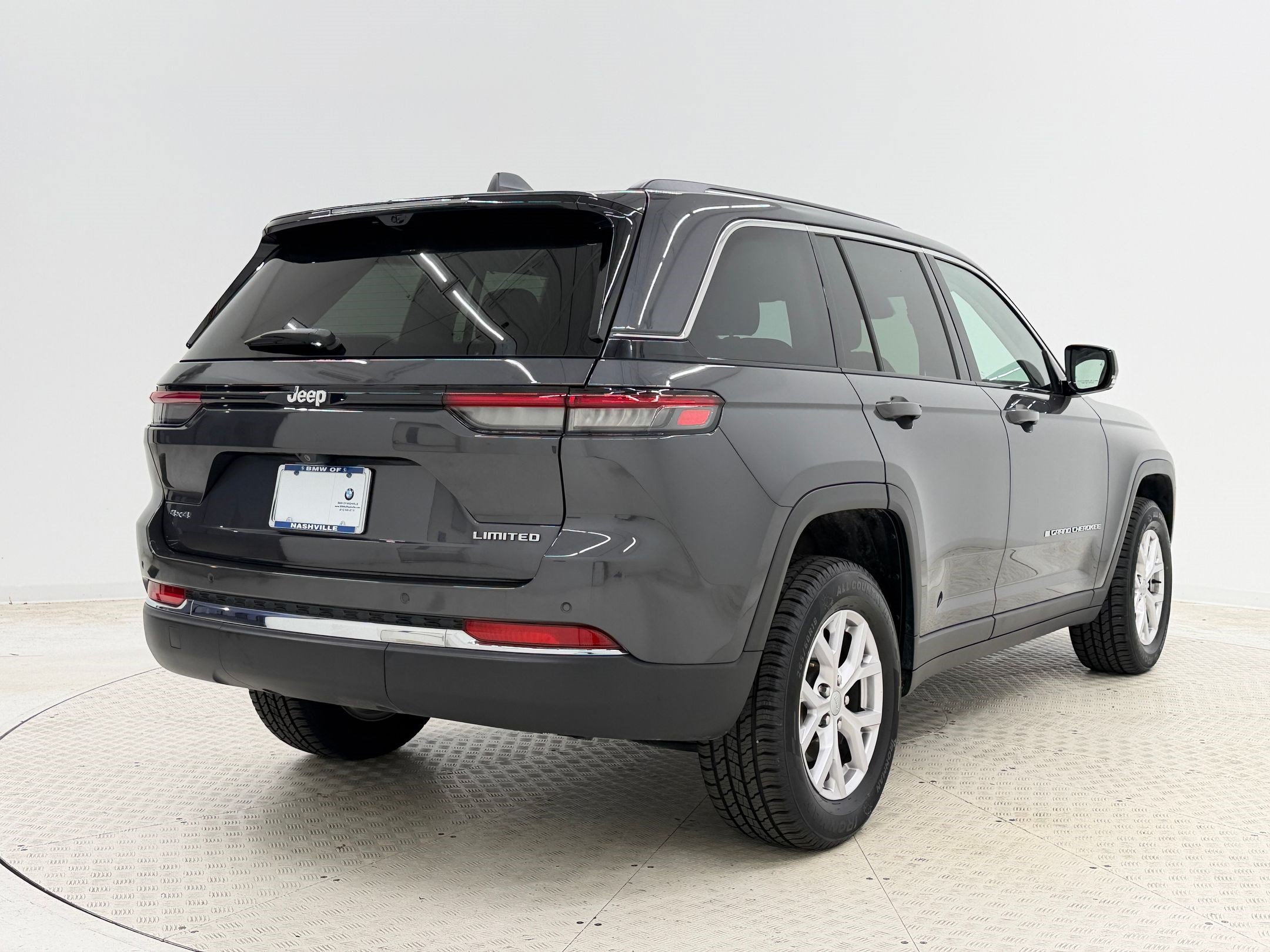 Used 2022 Jeep Grand Cherokee Limited w/ Luxury Tech Group II AWD/4WD image 9