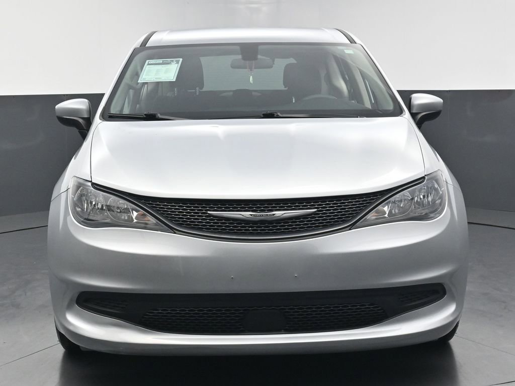 Used 2022 Chrysler Voyager LX FWD image 7