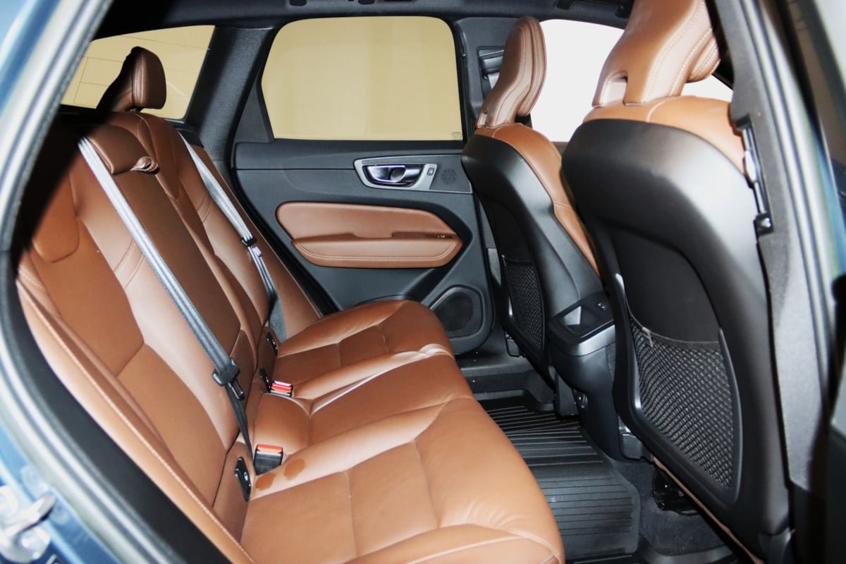 Used 2022 Volvo XC60 B5 Momentum w/ Advanced Package AWD/4WD image 59