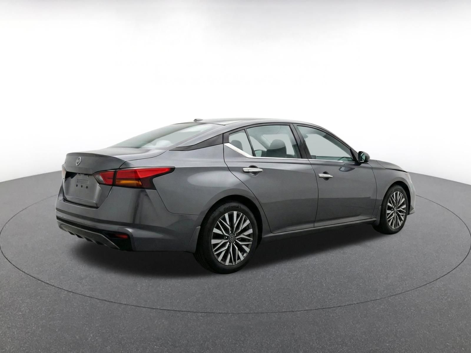 Used 2025 Nissan Altima 2.5 SV FWD image 13