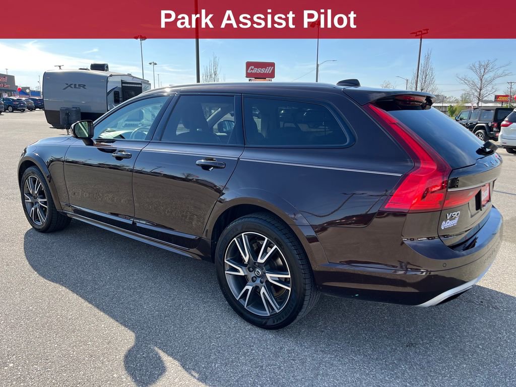 Used 2017 Volvo V90 T6 Cross Country image 3