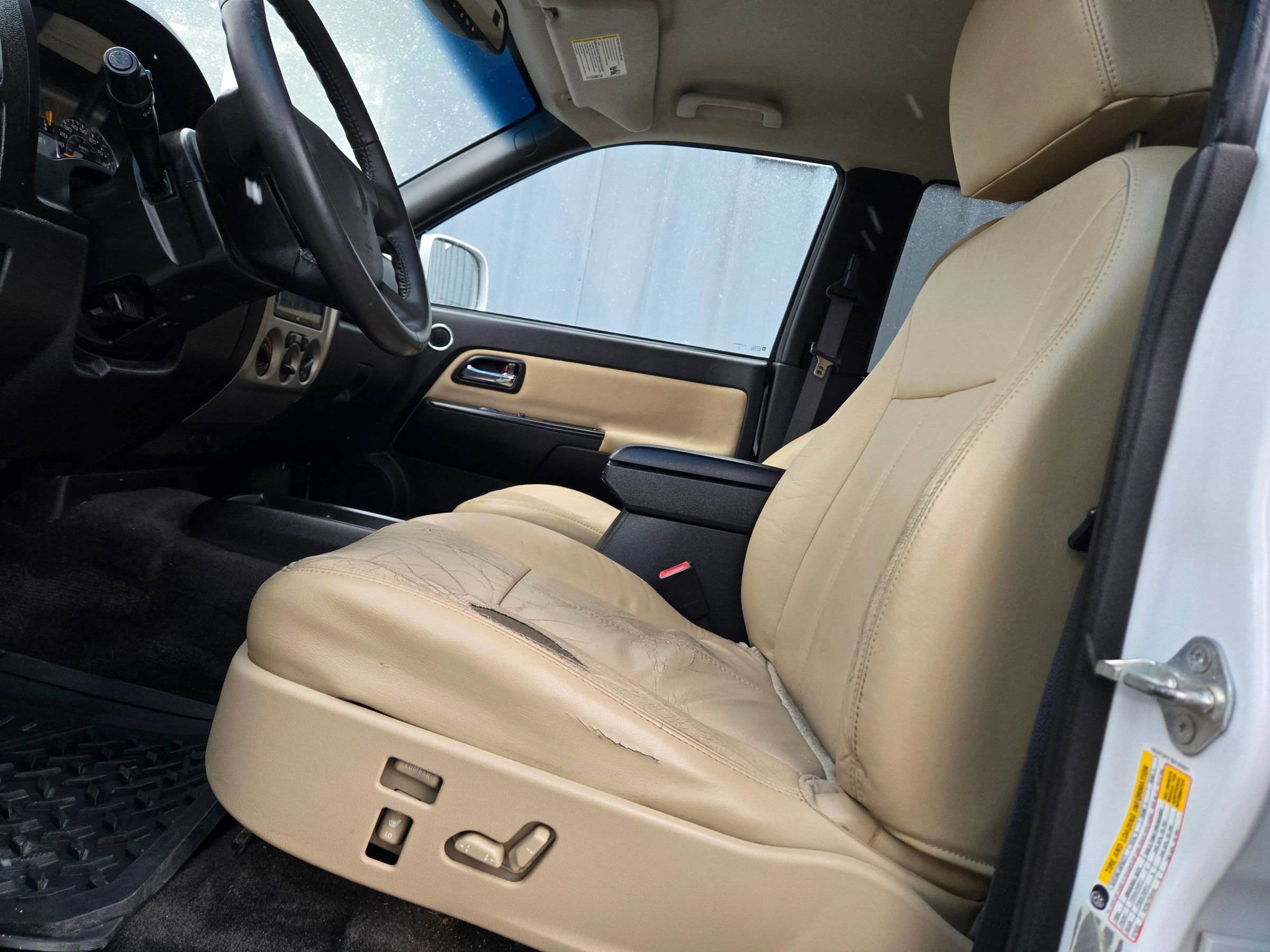 Used 2011 Chevrolet Colorado LT image 22