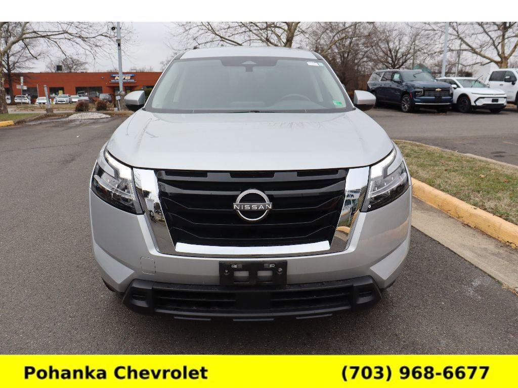 Used 2022 Nissan Pathfinder SV image 2