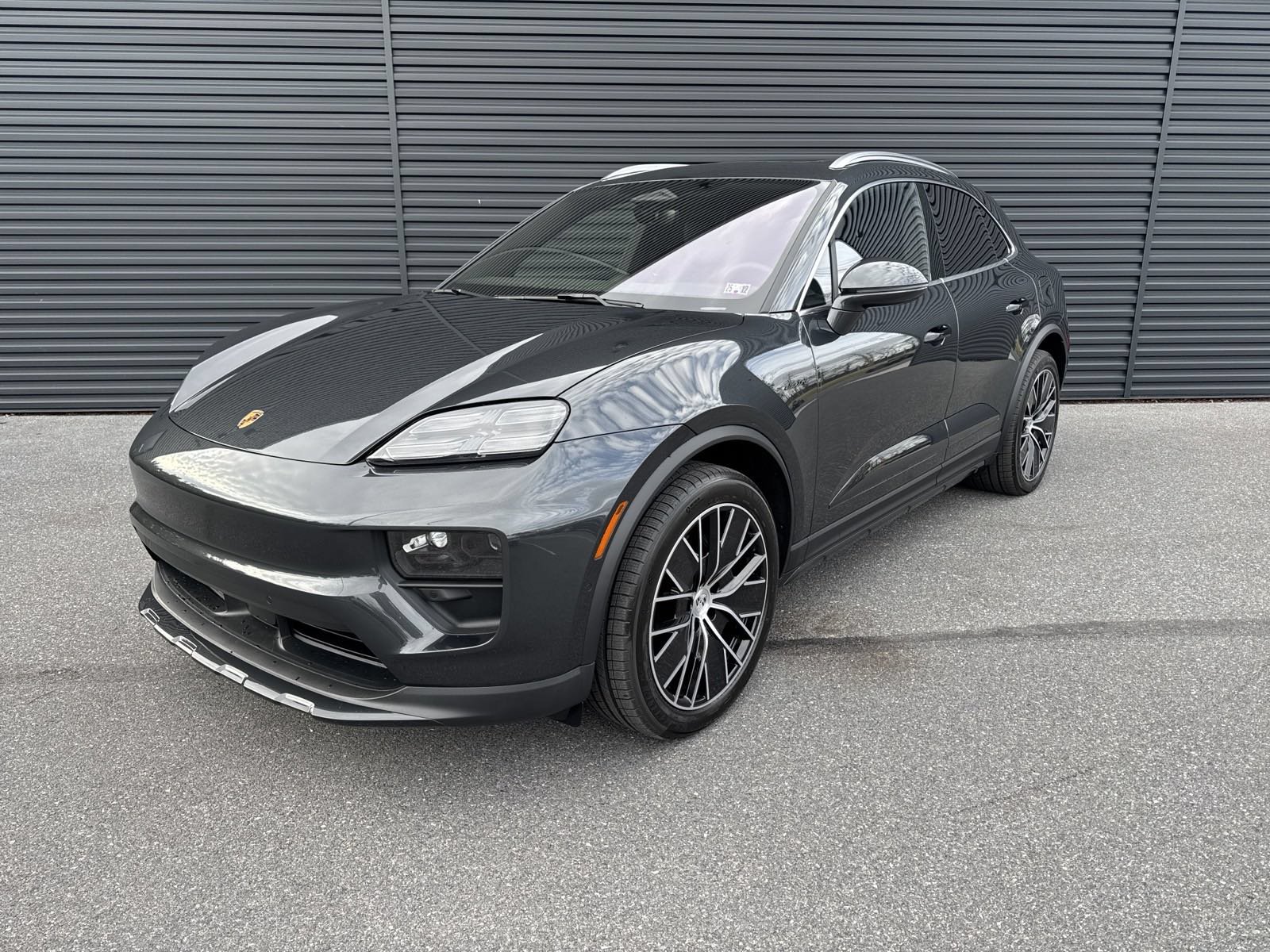 New 2025 Porsche Macan 4 Electric AWD/4WD image 2