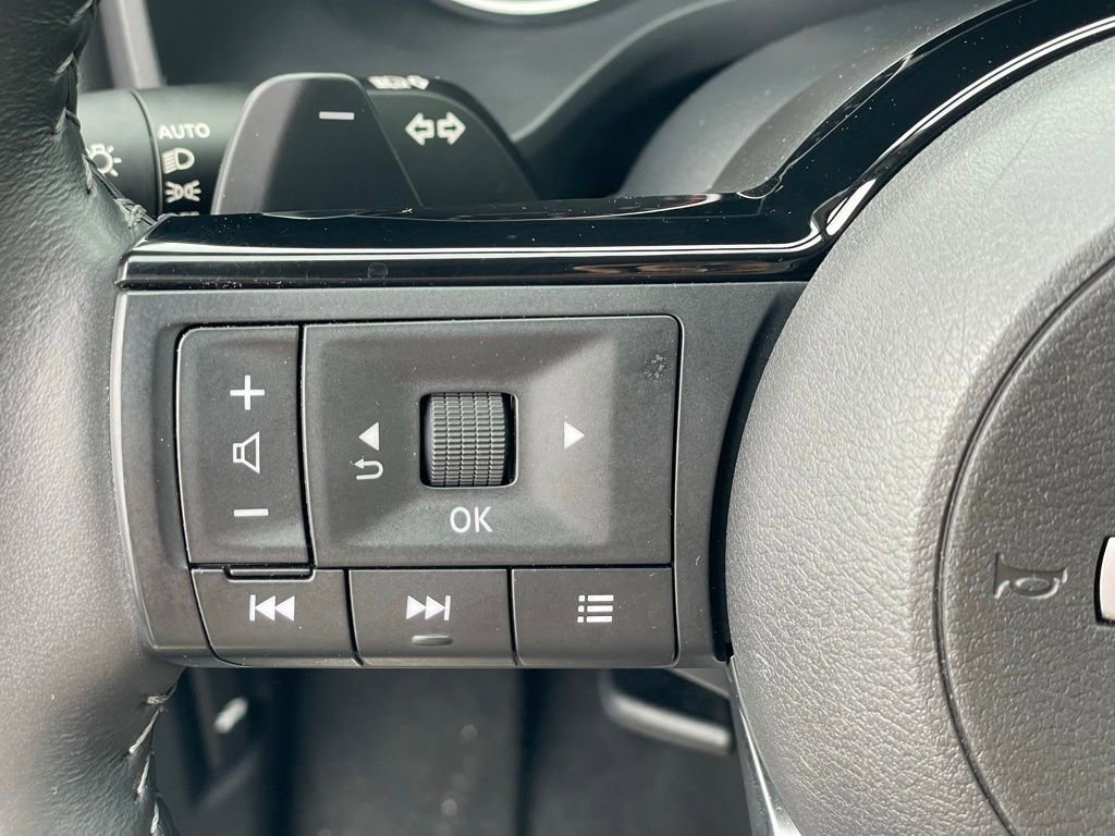 Certified 2023 Nissan Rogue SV w/ SV Premium B Package AWD/4WD image 16