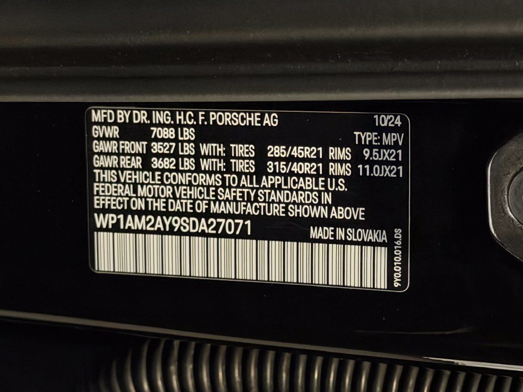 Certified 2025 Porsche Cayenne Turbo AWD/4WD image 26