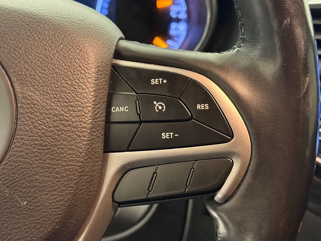 Used 2022 Jeep Grand Cherokee Laredo X RWD image 28