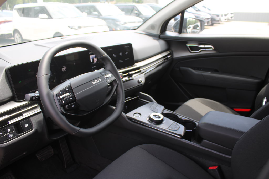 New 2027 Kia Sportage LX FWD image 21