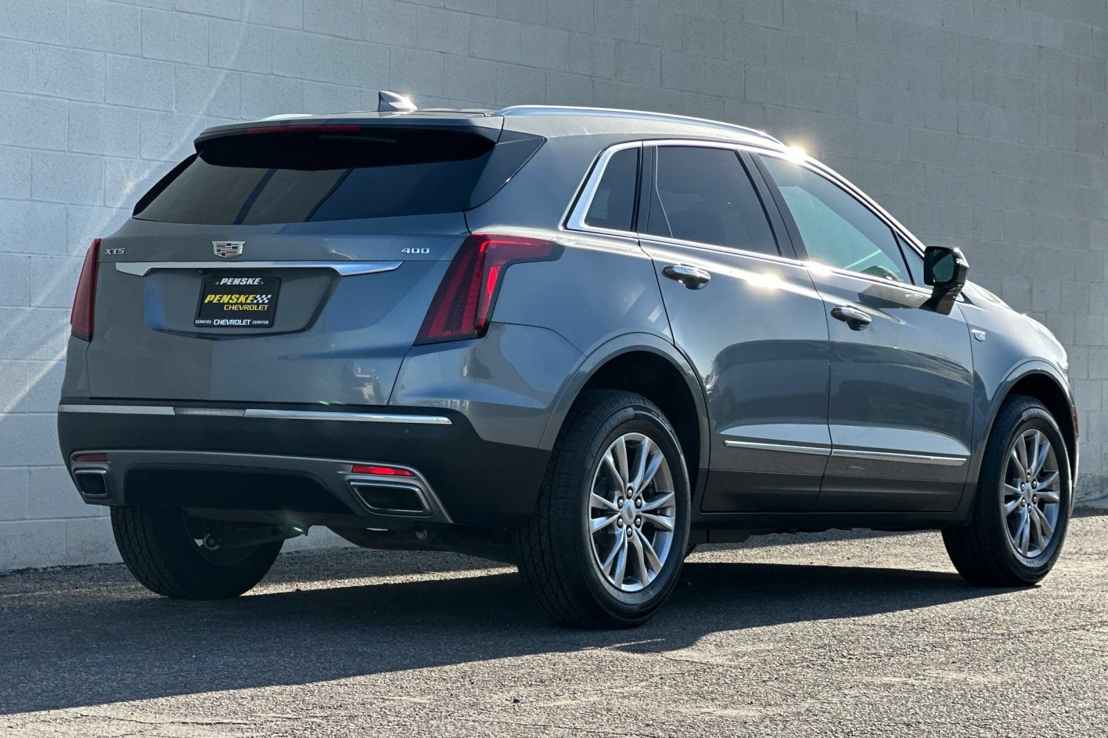Certified 2022 Cadillac XT5 Premium Luxury FWD image 4