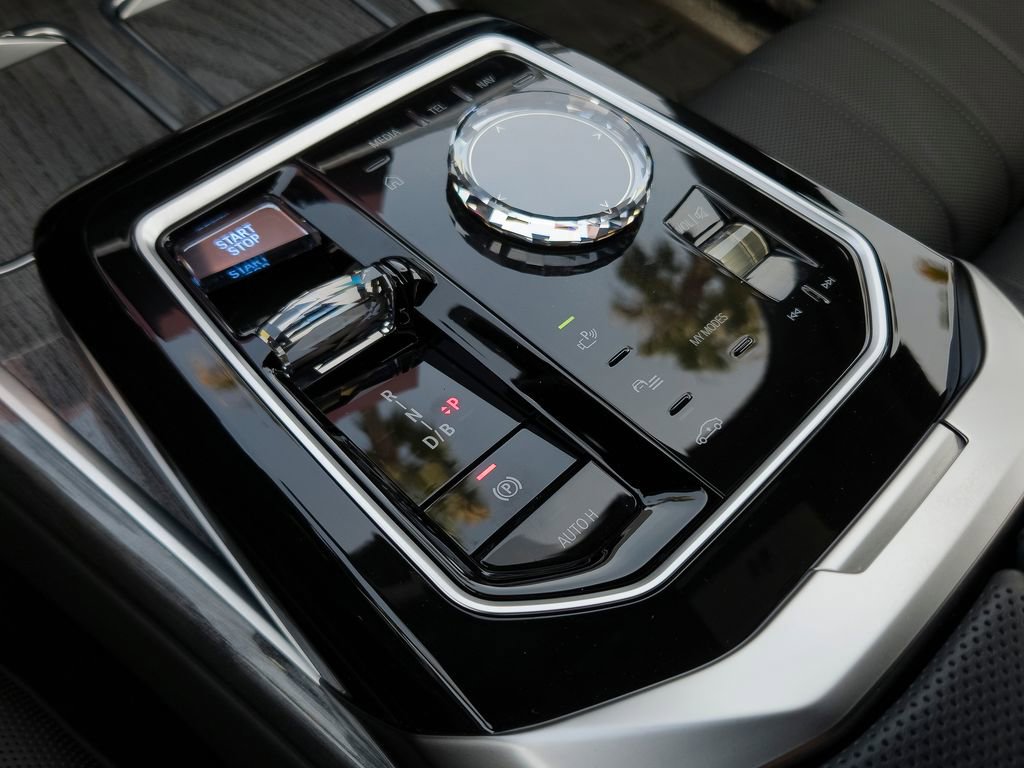 Used 2024 BMW i7 eDrive50 image 10