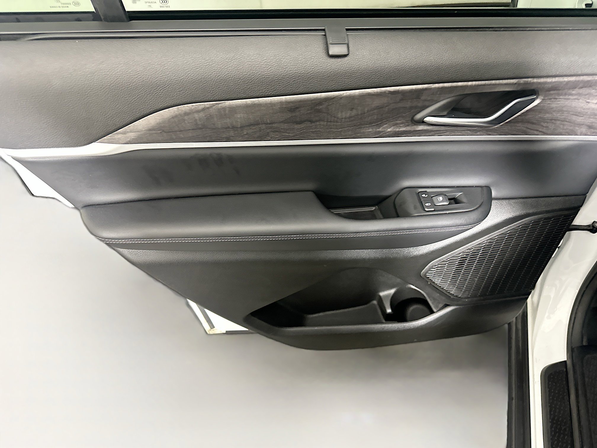 Used 2024 Jeep Grand Cherokee L Limited w/ Luxury Tech Group II image 26