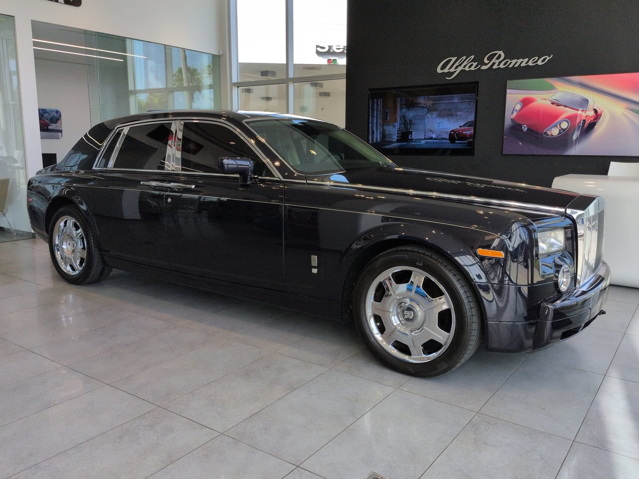 Used 2006 Rolls-Royce Phantom Sedan RWD image 2