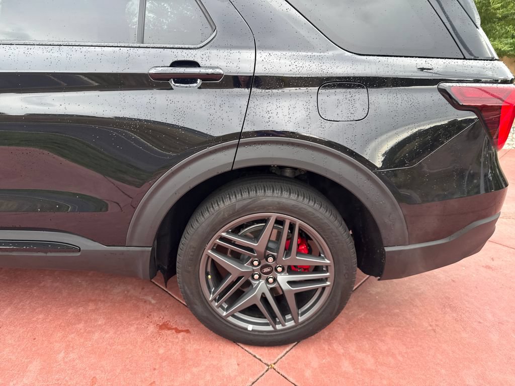 Used 2025 Ford Explorer ST AWD/4WD image 38