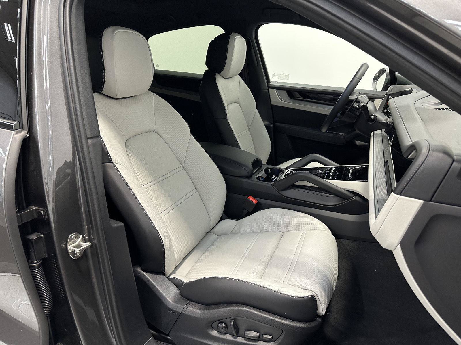 New 2026 Porsche Cayenne Coupe AWD/4WD image 45