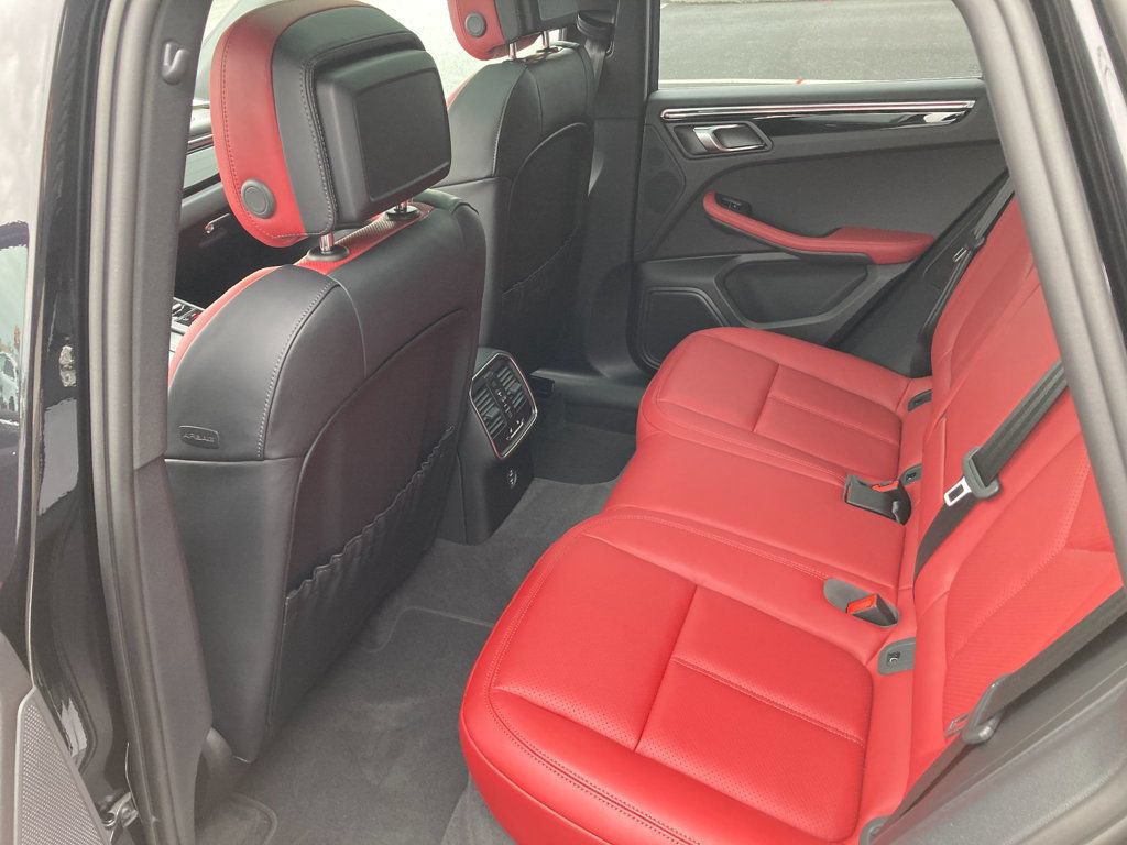 Used 2025 Porsche Macan AWD/4WD image 16