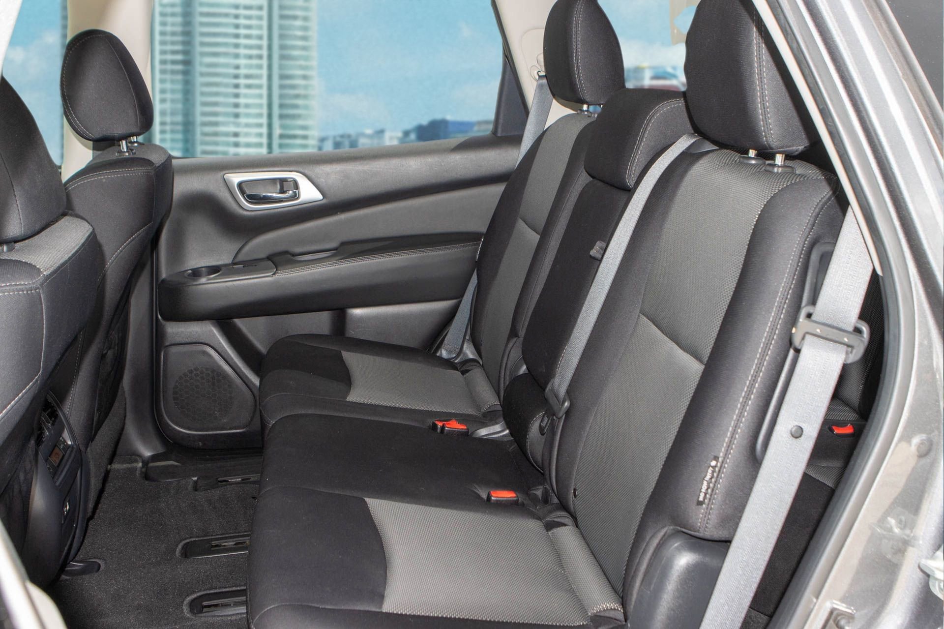 Used 2019 Nissan Pathfinder S image 17