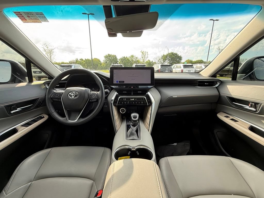 Used 2024 Toyota Venza XLE AWD/4WD image 30