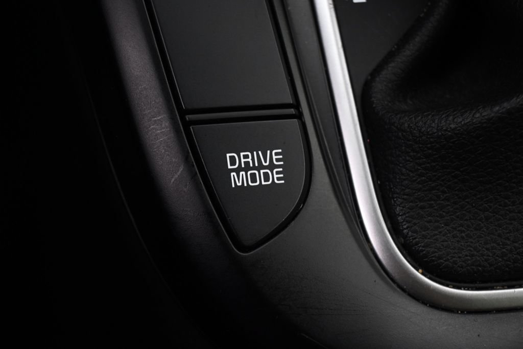 Used 2025 Kia Soul LX w/ LX Technology Package FWD image 32