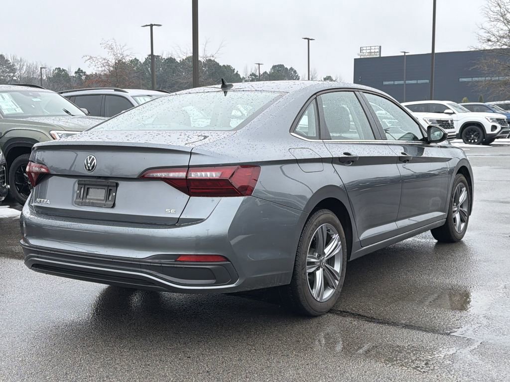 Used 2023 Volkswagen Jetta SE w/ Panoramic Sunroof Package image 5
