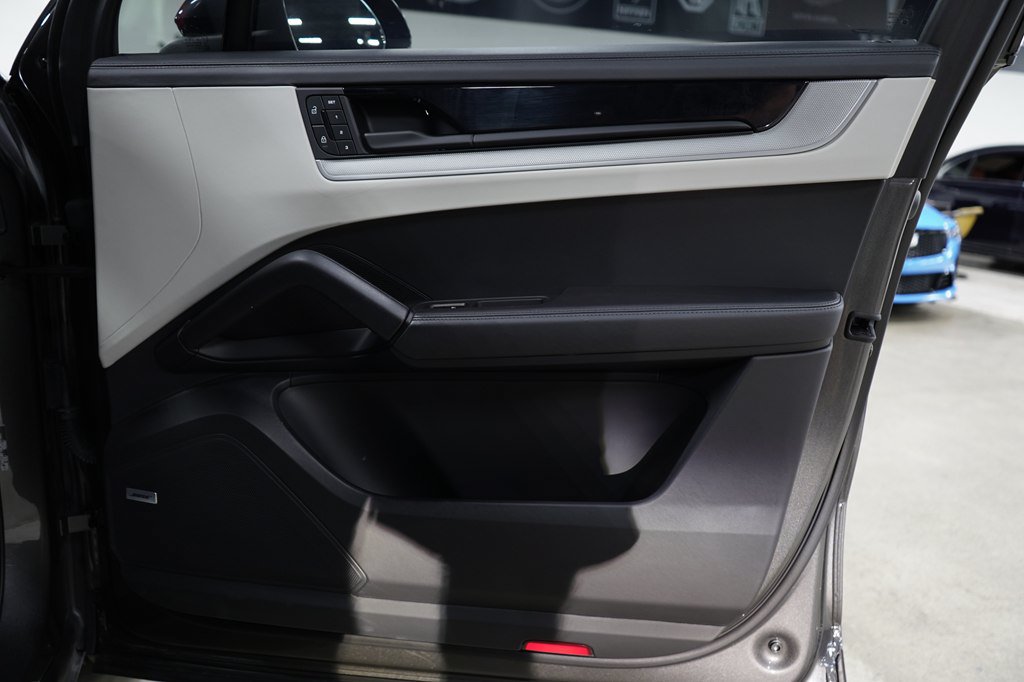 Used 2024 Porsche Cayenne AWD/4WD image 63