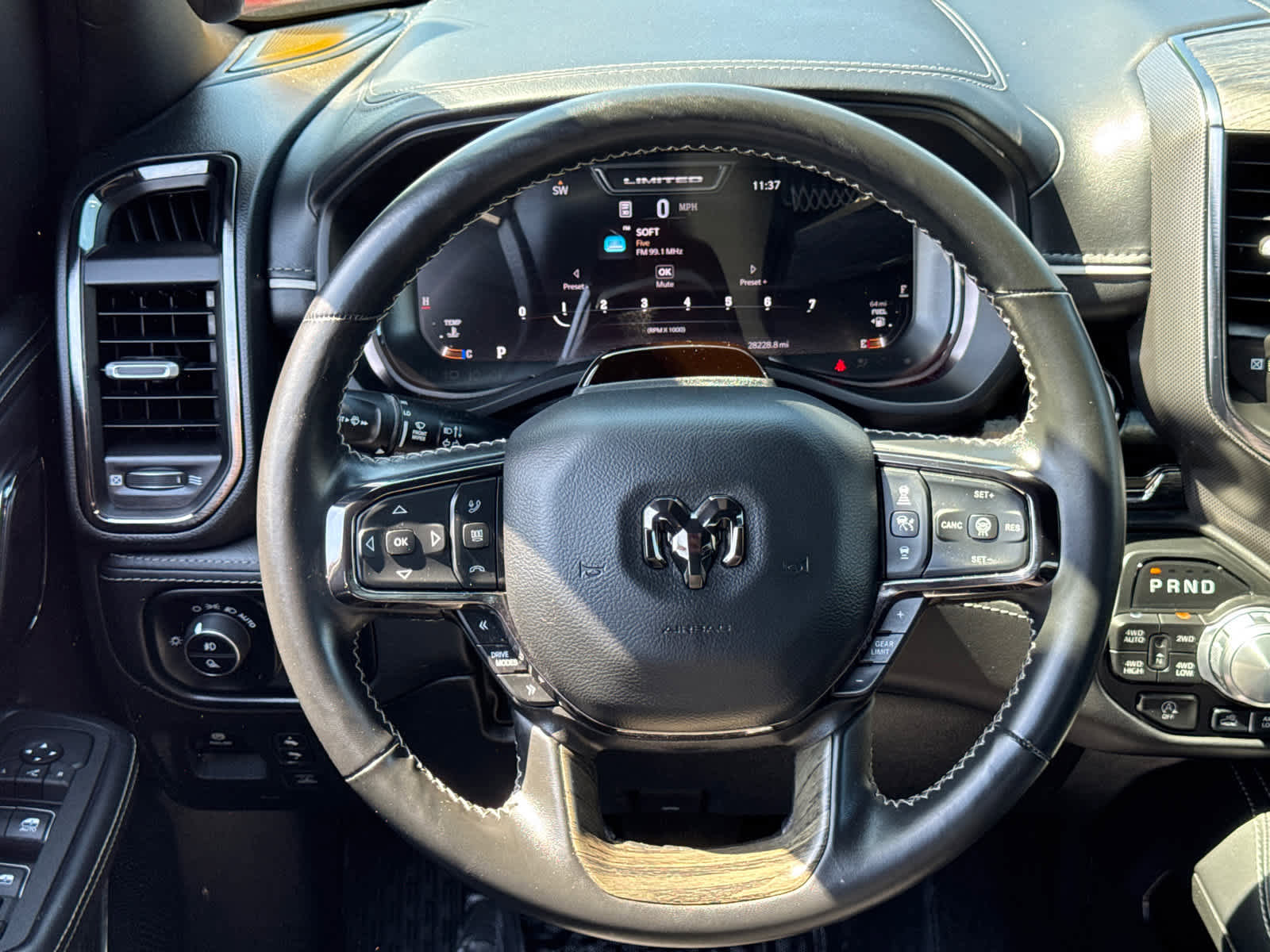 Used 2025 RAM 1500 Limited AWD/4WD image 17