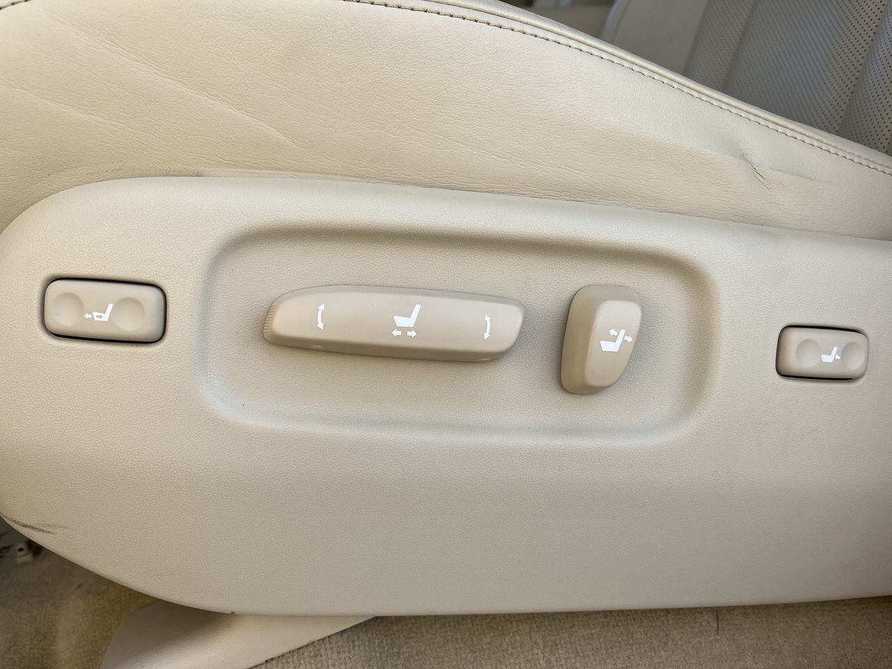 Used 2019 Lexus LX 570 4WD w/ Luxury Package image 24