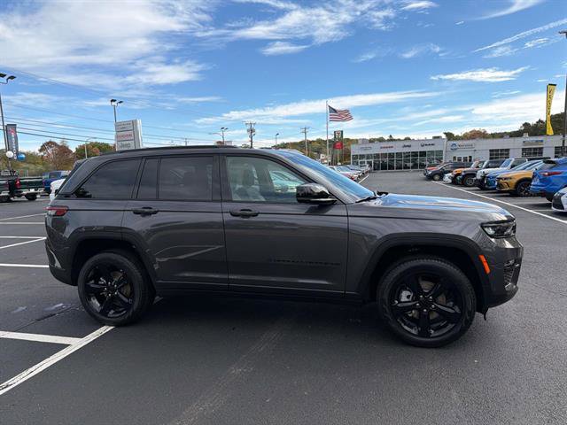 New 2025 Jeep Grand Cherokee Limited image 2