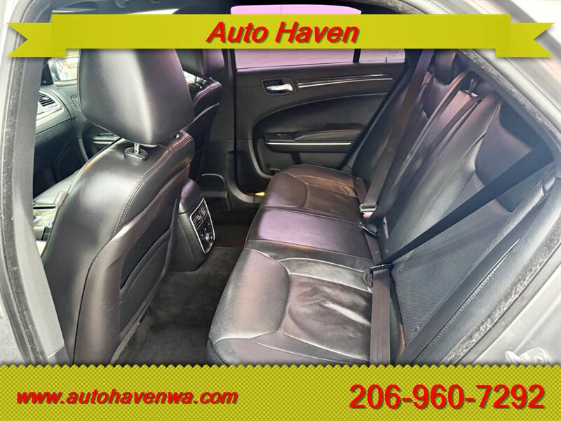 Used 2014 Chrysler 300 C RWD image 10