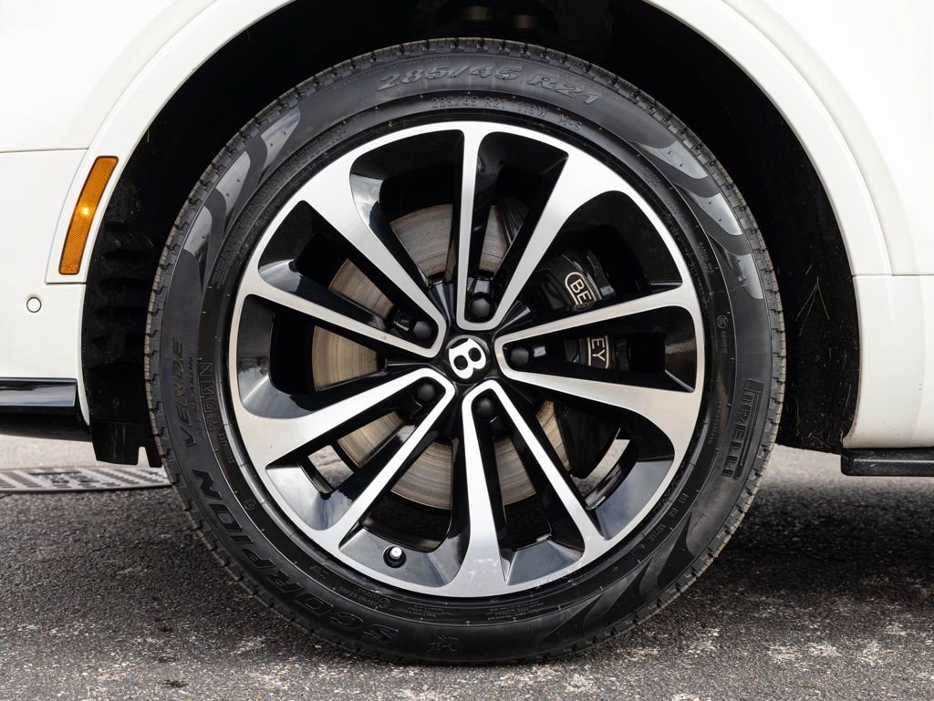 Used 2023 Bentley Bentayga Extended Wheelbase image 90