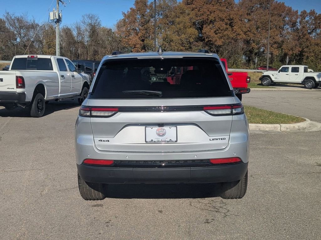 New 2025 Jeep Grand Cherokee Limited w/ Black Appearance Package image 4