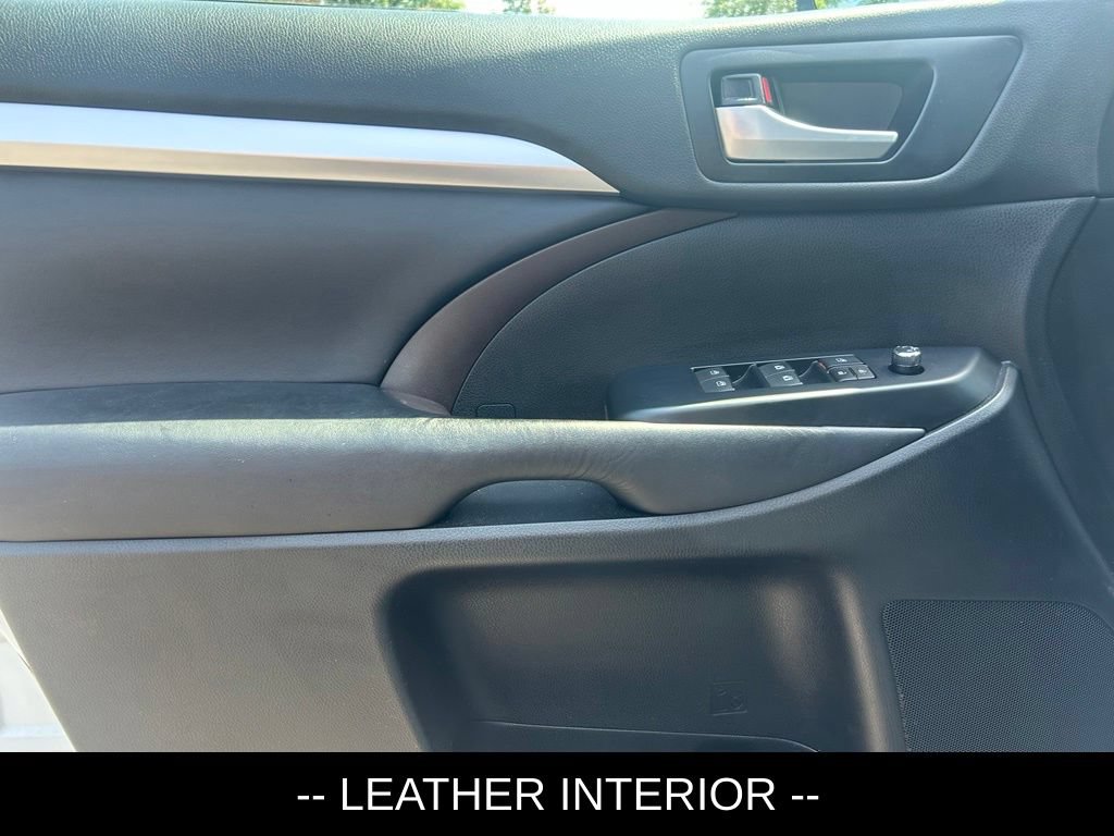 Used 2019 Toyota Highlander XLE AWD/4WD image 6
