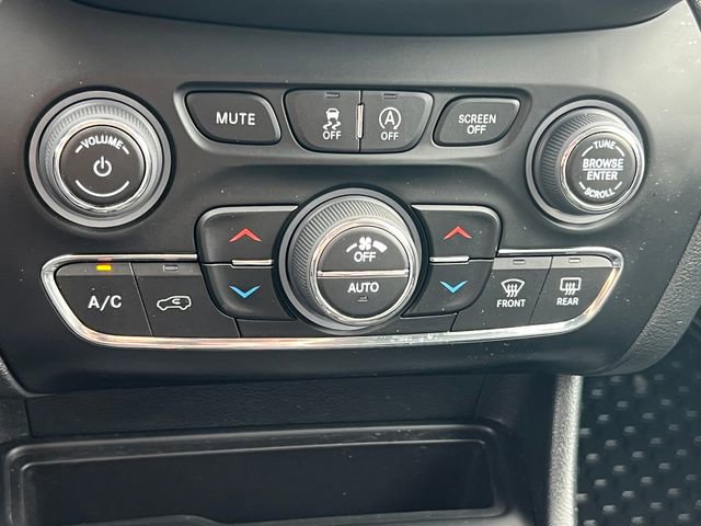 Used 2022 Jeep Cherokee Trailhawk w/ Trailhawk Elite Value Package image 30