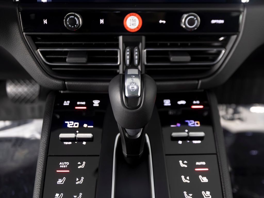 Certified 2026 Porsche Macan AWD/4WD image 26