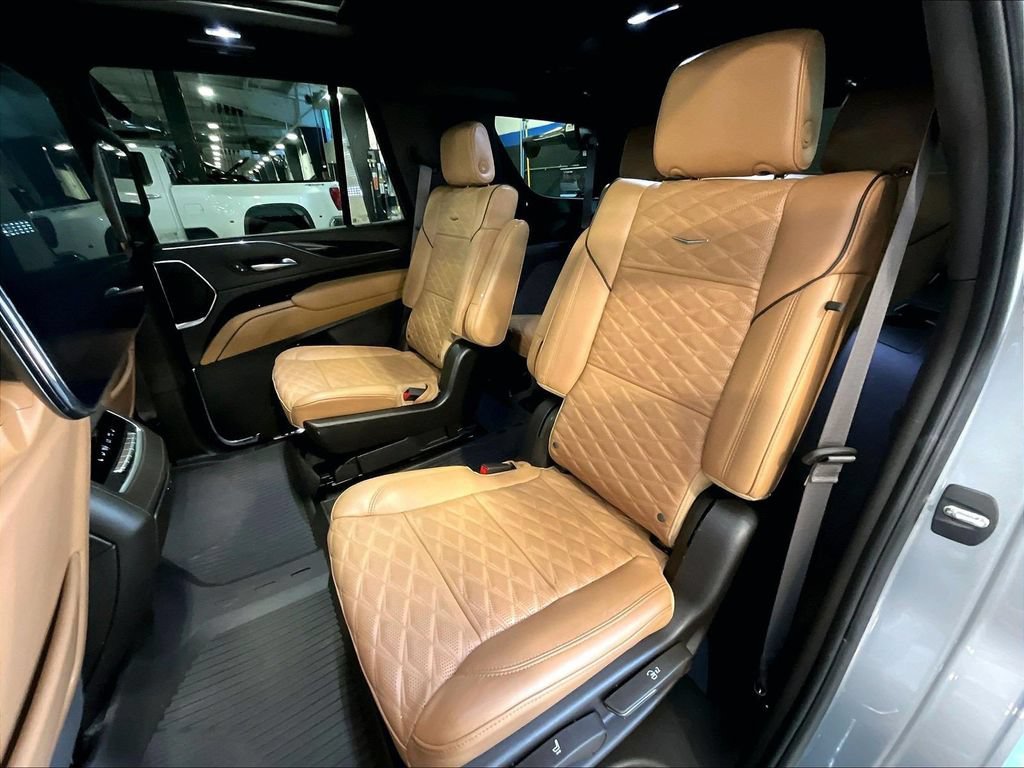 Used 2023 Cadillac Escalade Sport w/ LPO, ONYX Package AWD/4WD image 15