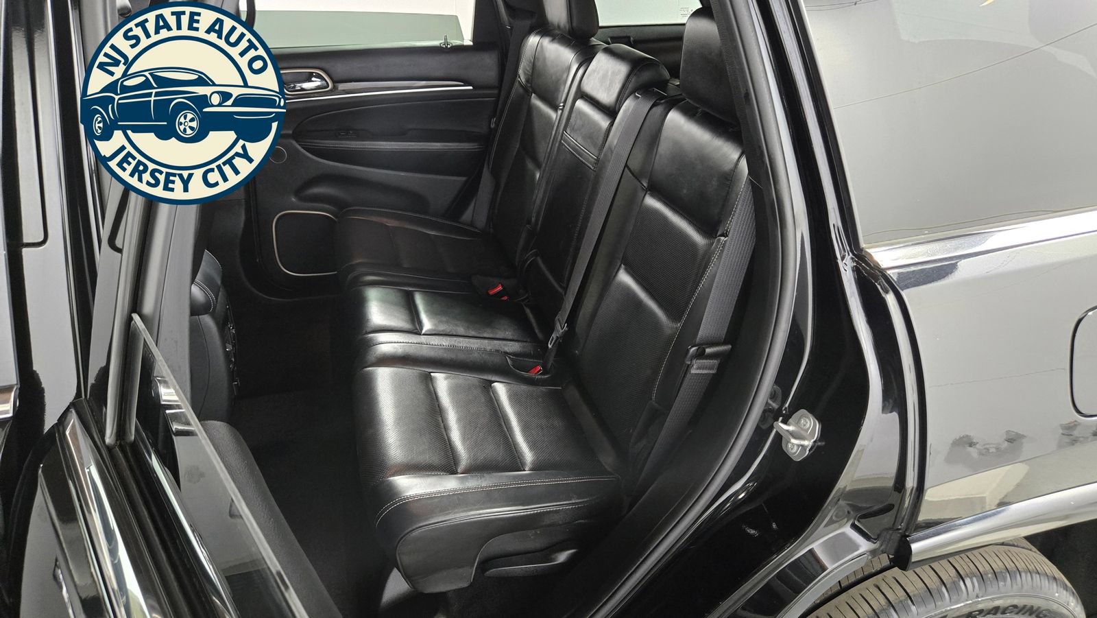 Used 2017 Jeep Grand Cherokee Overland AWD/4WD image 31